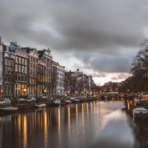 Waarom is vastgoed zo duur in Amsterdam?